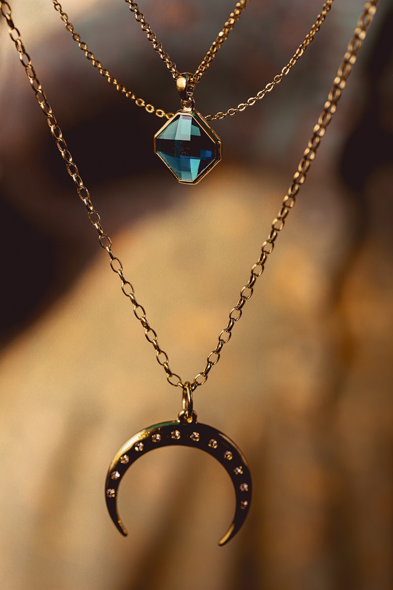 Halo Diamond Pendant Necklace